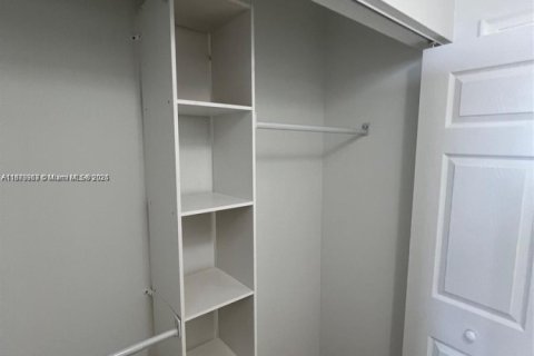 Condo in Coral Springs, Florida, 1 bedroom № 1927019 - photo 14