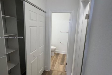 Condo in Coral Springs, Florida, 1 bedroom № 1927019 - photo 10