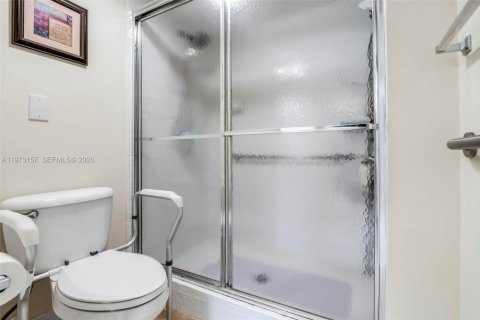 Condo in Tamarac, Florida, 2 bedrooms № 2033592 - photo 19