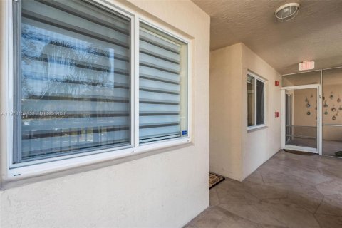 Condo in Tamarac, Florida, 2 bedrooms № 2033592 - photo 29