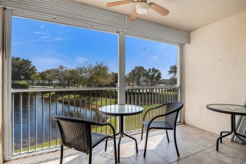 Condo in Tamarac, Florida, 2 bedrooms № 2033592 - photo 13
