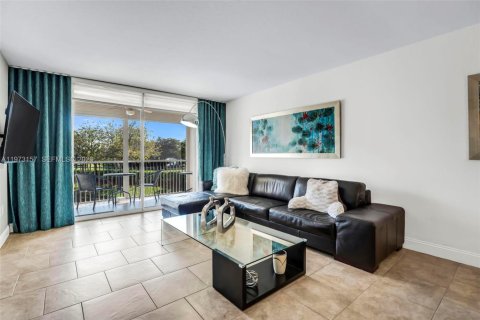 Condo in Tamarac, Florida, 2 bedrooms № 2033592 - photo 12