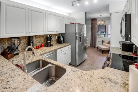 Condo in Tamarac, Florida, 2 bedrooms № 2033592 - photo 4