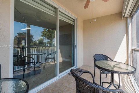 Condo in Tamarac, Florida, 2 bedrooms № 2033592 - photo 14