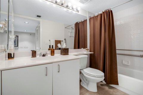 Condo in Tamarac, Florida, 2 bedrooms № 2033592 - photo 23