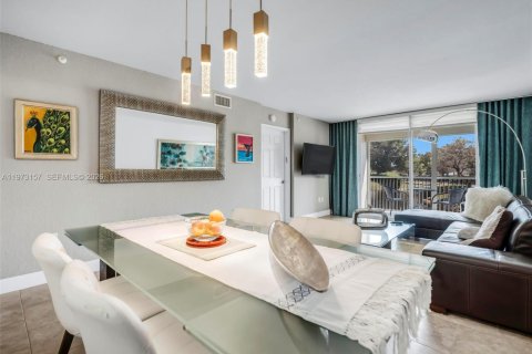 Condo in Tamarac, Florida, 2 bedrooms № 2033592 - photo 8