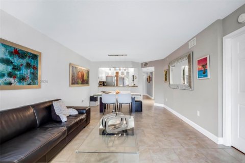 Condo in Tamarac, Florida, 2 bedrooms № 2033592 - photo 10