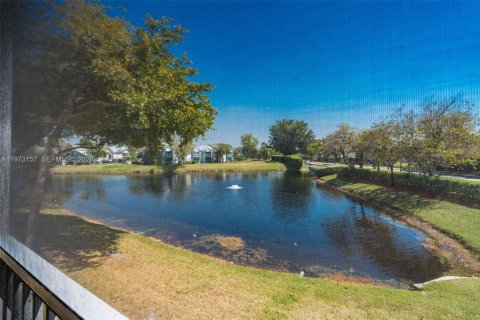 Condo in Tamarac, Florida, 2 bedrooms № 2033592 - photo 15