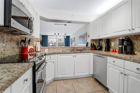 Condo in Tamarac, Florida, 2 bedrooms № 2033592 - photo 6