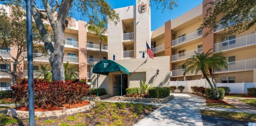Condo in Tamarac, Florida, 2 bedrooms № 2033592