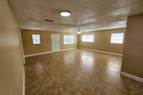 Casa en alquiler en Tampa, Florida, 4 dormitorios, 138.98 m2 № 1852766 - foto 3