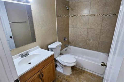 Casa en alquiler en Tampa, Florida, 4 dormitorios, 138.98 m2 № 1852766 - foto 9