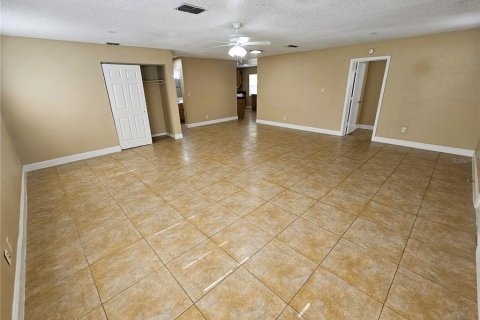 Casa en alquiler en Tampa, Florida, 4 dormitorios, 138.98 m2 № 1852766 - foto 5