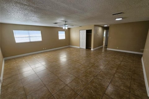 Casa en alquiler en Tampa, Florida, 4 dormitorios, 138.98 m2 № 1852766 - foto 4