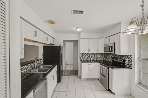 Villa ou maison à vendre à Orlando, Floride: 3 chambres, 138.24 m2 № 2219347 - photo 2