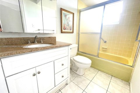 Condo in Hallandale Beach, Florida, 1 bedroom  № 1974737 - photo 8