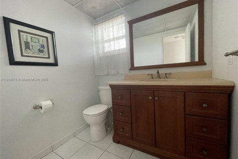 Condo in Hallandale Beach, Florida, 1 bedroom  № 1974737 - photo 9