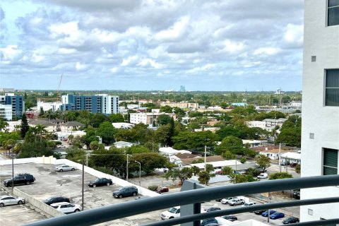 Condo in Hollywood, Florida, 2 bedrooms  № 1960681 - photo 16