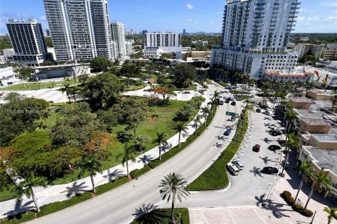 Condo in Hollywood, Florida, 2 bedrooms  № 1960681 - photo 6