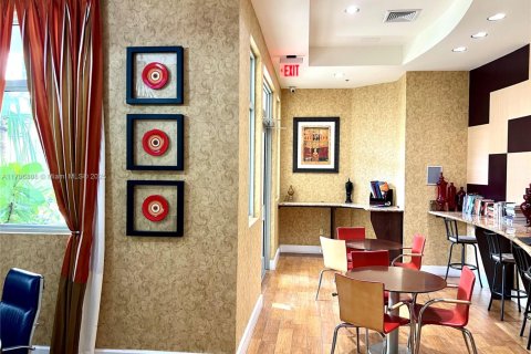 Condo in Hollywood, Florida, 2 bedrooms  № 1960681 - photo 21