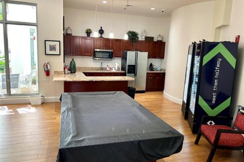 Condo in Hollywood, Florida, 2 bedrooms  № 1960681 - photo 23