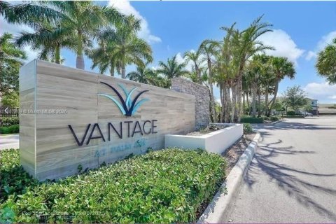 House in Pompano Beach, Florida 3 bedrooms, 135.17 sq.m. № 1933060 - photo 16