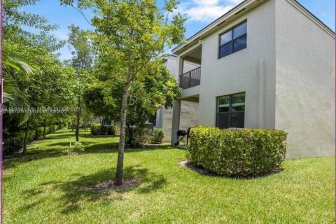 House in Pompano Beach, Florida 3 bedrooms, 135.17 sq.m. № 1933060 - photo 18