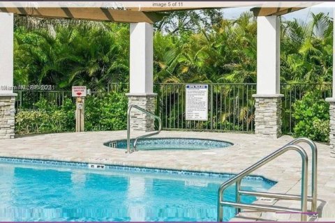 House in Pompano Beach, Florida 3 bedrooms, 135.17 sq.m. № 1933060 - photo 13