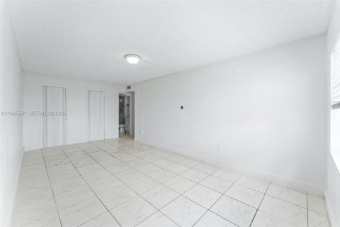 Купить кондоминиум в Майами, Флорида 2 спальни, 109.16м2, № 2002009 - фото 9