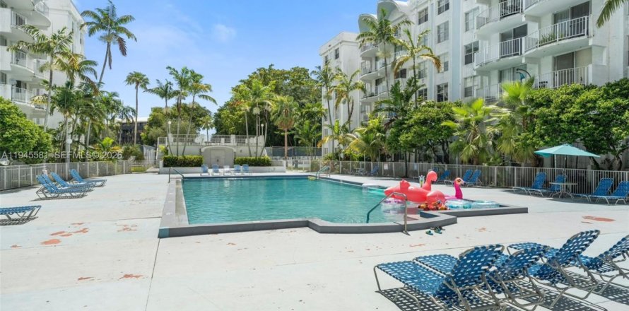 Кондоминиум с 2 спальнями в Майами, Флорида № 2002009