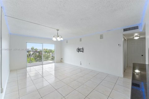 Купить кондоминиум в Майами, Флорида 2 спальни, 109.16м2, № 2002009 - фото 3