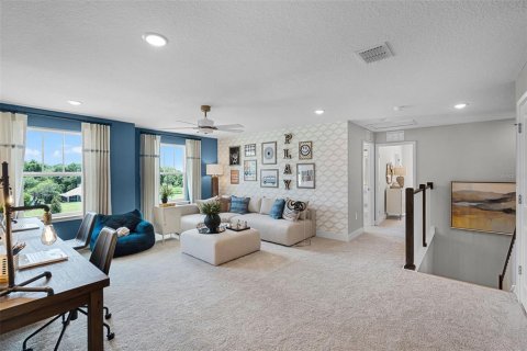 House in Apopka, Florida 5 bedrooms, 279.82 sq.m. № 1800275 - photo 10