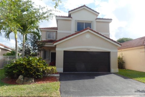 Снять в аренду виллу или дом в Уэстон, Флорида 4 спальни, 193.98м2, № 2066776 - фото 2