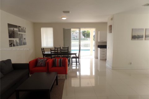 Снять в аренду виллу или дом в Уэстон, Флорида 4 спальни, 193.98м2, № 2066776 - фото 8