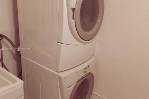 Снять в аренду виллу или дом в Уэстон, Флорида 4 спальни, 193.98м2, № 2066776 - фото 21