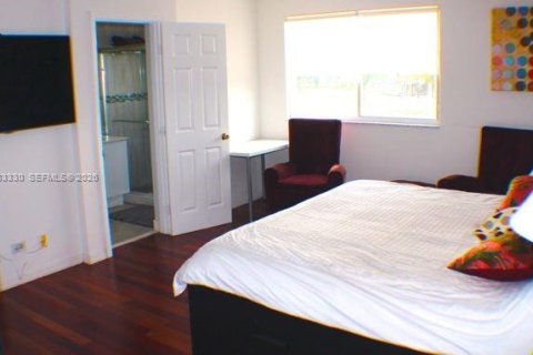 Снять в аренду виллу или дом в Уэстон, Флорида 4 спальни, 193.98м2, № 2066776 - фото 11