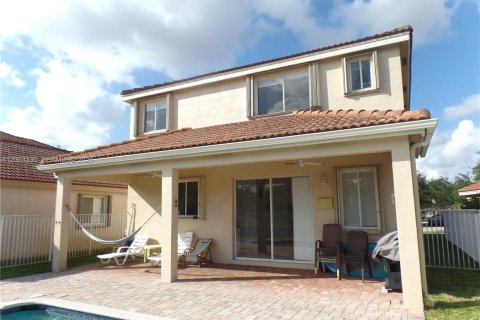 Снять в аренду виллу или дом в Уэстон, Флорида 4 спальни, 193.98м2, № 2066776 - фото 5