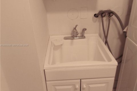 Снять в аренду виллу или дом в Уэстон, Флорида 4 спальни, 193.98м2, № 2066776 - фото 22