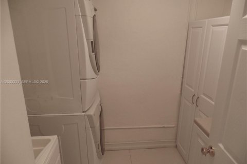 Снять в аренду виллу или дом в Уэстон, Флорида 4 спальни, 193.98м2, № 2066776 - фото 20