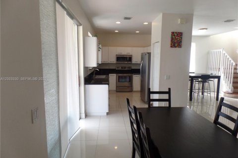 Снять в аренду виллу или дом в Уэстон, Флорида 4 спальни, 193.98м2, № 2066776 - фото 18