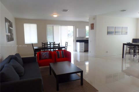 Снять в аренду виллу или дом в Уэстон, Флорида 4 спальни, 193.98м2, № 2066776 - фото 7