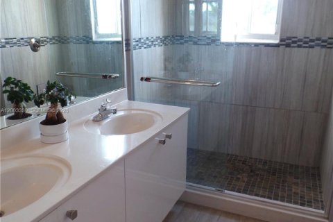 Снять в аренду виллу или дом в Уэстон, Флорида 4 спальни, 193.98м2, № 2066776 - фото 12