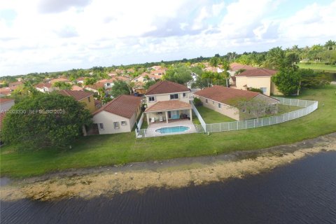 Снять в аренду виллу или дом в Уэстон, Флорида 4 спальни, 193.98м2, № 2066776 - фото 27