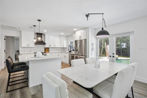 Casa en venta en Saint Petersburg, Florida, 4 dormitorios, 176.61 m2 № 2384392 - foto 11