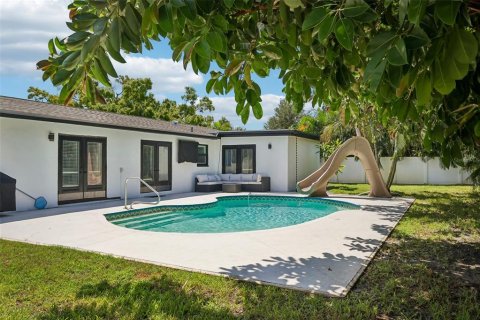 Casa en venta en Saint Petersburg, Florida, 4 dormitorios, 176.61 m2 № 2384392 - foto 3
