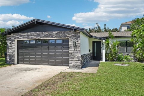 Casa en venta en Saint Petersburg, Florida, 4 dormitorios, 176.61 m2 № 2384392 - foto 4