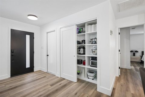 Casa en venta en Saint Petersburg, Florida, 4 dormitorios, 176.61 m2 № 2384392 - foto 6