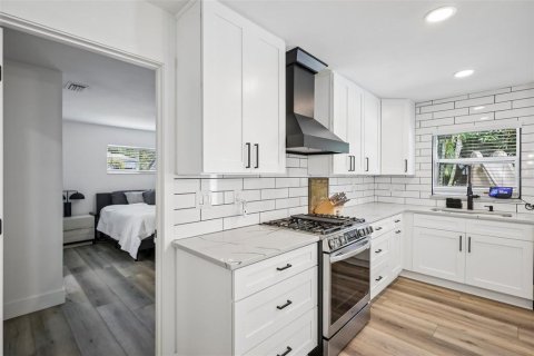 Casa en venta en Saint Petersburg, Florida, 4 dormitorios, 176.61 m2 № 2384392 - foto 13