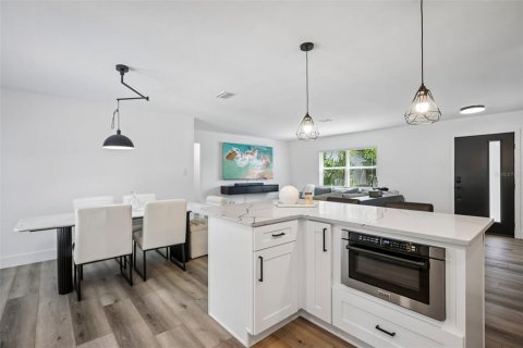 Casa en venta en Saint Petersburg, Florida, 4 dormitorios, 176.61 m2 № 2384392 - foto 15