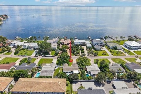 Casa en Saint Petersburg, Florida 4 dormitorios, 176.61 m2 № 2384392
